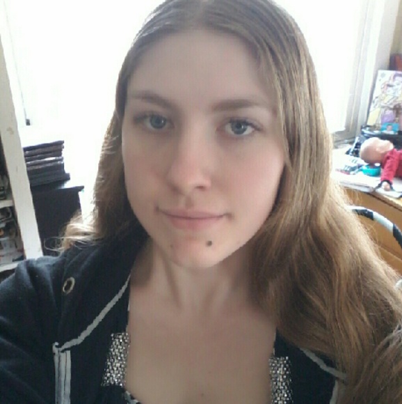 Meet your Posher, Ashley - Picture 2 of 3