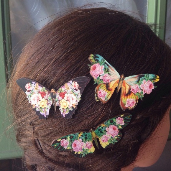 3 floral print butterfly hair clips - Picture 2 of 4