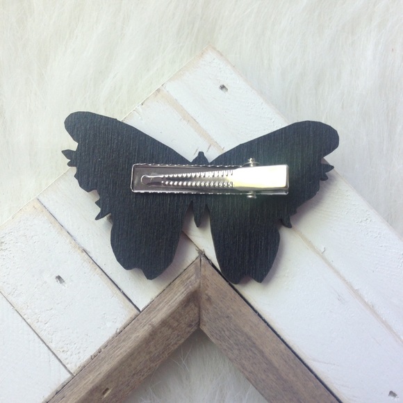 3 floral print butterfly hair clips - Picture 4 of 4