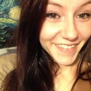 Meet your Posher, Hollie