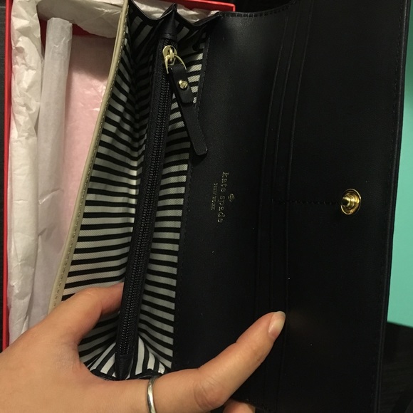 Kate Spade Remy wallet - Picture 3 of 4