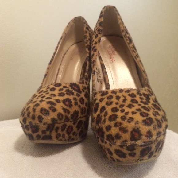 Cheetah print pumps