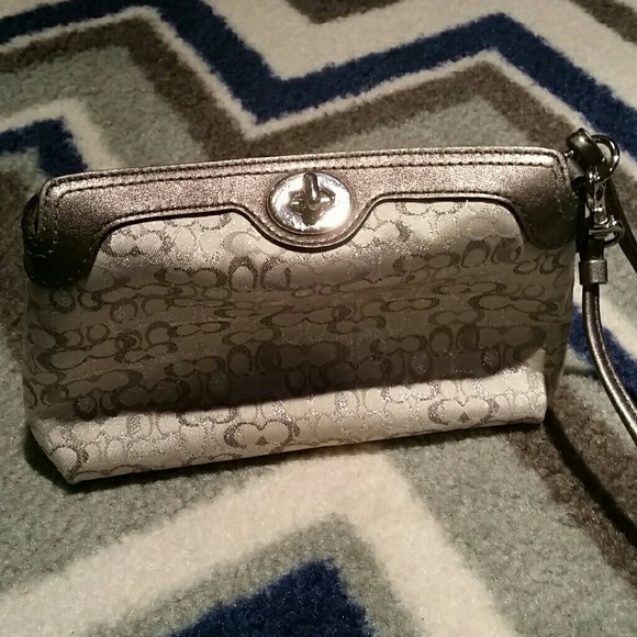 Authentic Coach Logo Large Wristlet - Picture 2 of 4