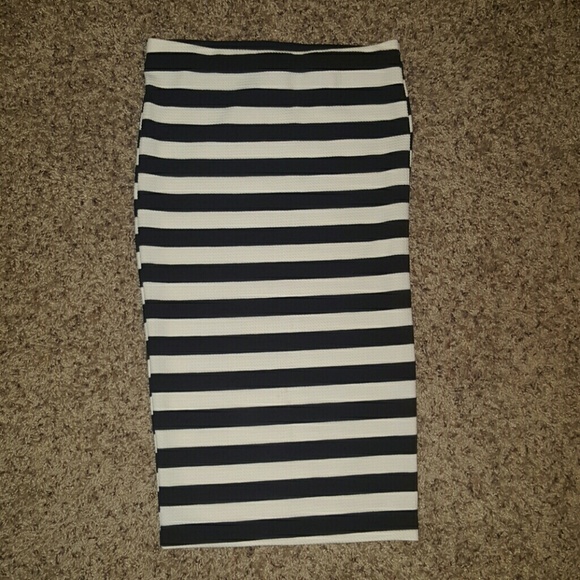Black and white striped pencil skirt