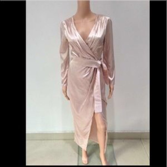 ⬇️TorysTimelessTreasures/Pink SATIN Maxi or Duster - Picture 4 of 4