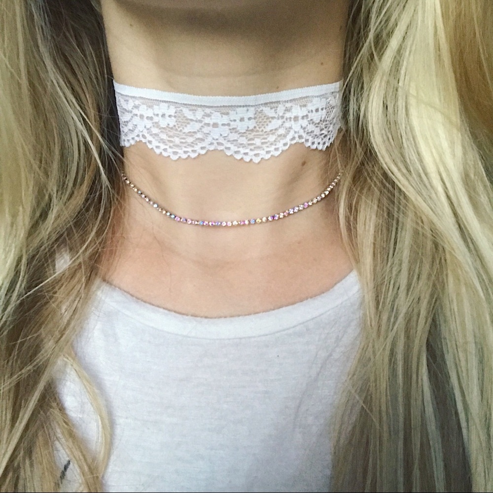 White Lacy Choker - Picture 2 of 3