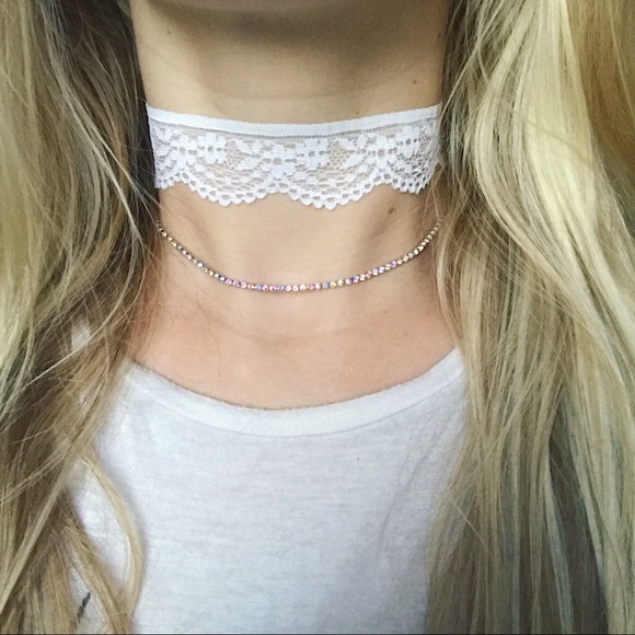 White Lacy Choker - Picture 2 of 3