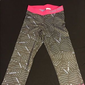 Small, Nike cropped yogas