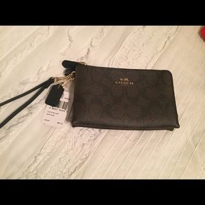 Coach Wristlit (brown)