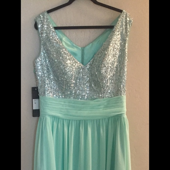 Gorgeous Mint color prom dress! - Picture 4 of 4