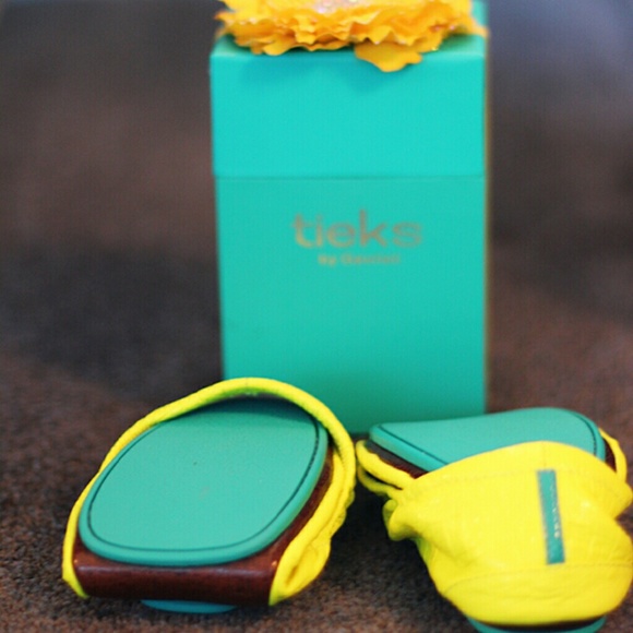 ISO Tieks Unmellow Yellow Size 8 or 9 - Picture 1 of 1