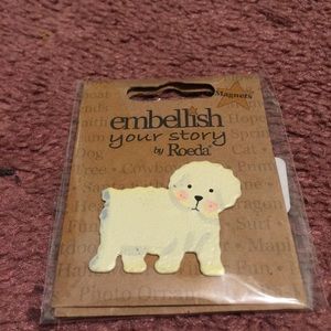 White fluffy dog magnet.