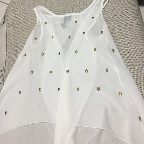 Flowy top with gold skulls