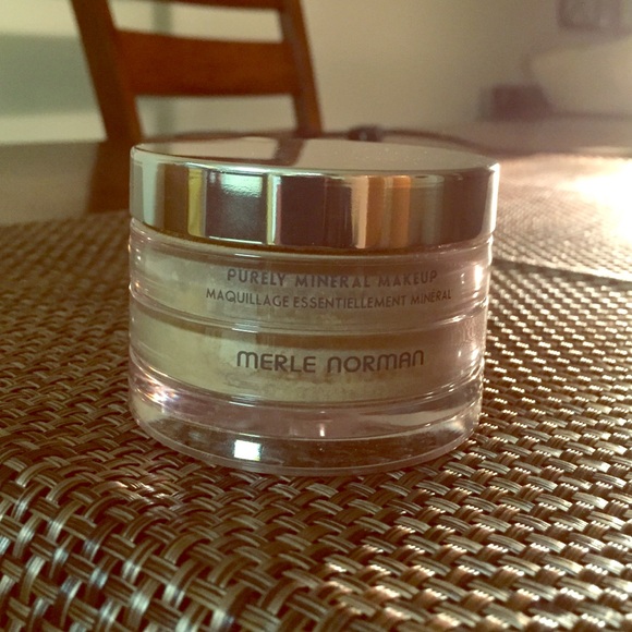 Merle Norman mineral powder foundation