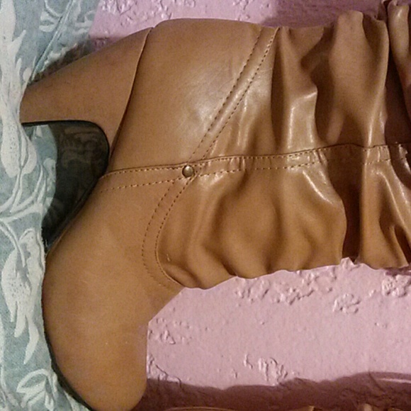 Boots - Picture 3 of 4