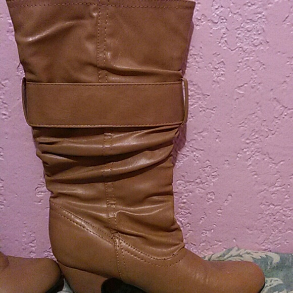 Boots - Picture 4 of 4