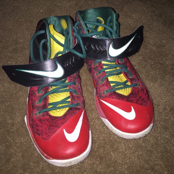 Lebron solider 8 Christmas edition
