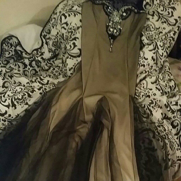 Black and nude prom dress - Picture 2 of 4