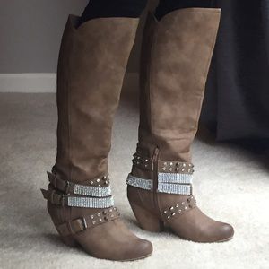 Buckle Boots "not rated" tan size 9