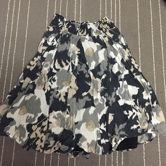 Pleated knee length skirt