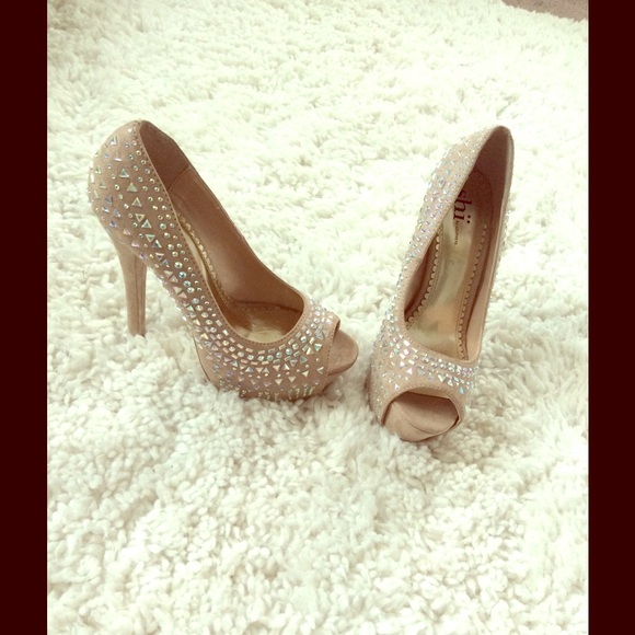 Shoes - Picture 1 of 1