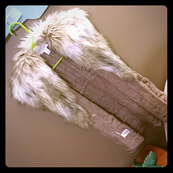 Faux fur vest by Ann Taylor ♡