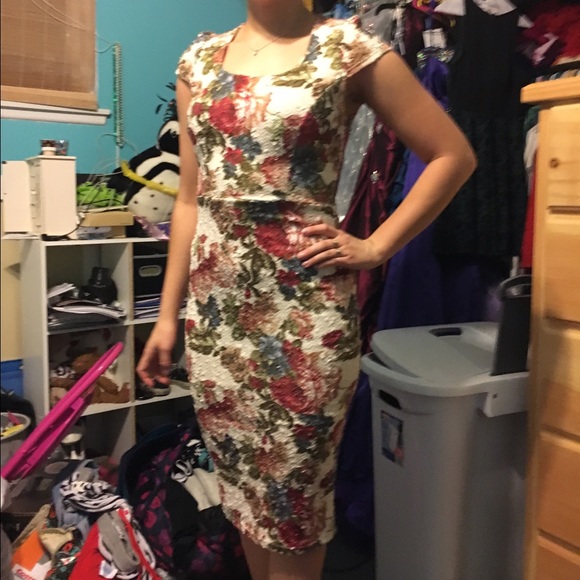 Rose pattern fitted dress