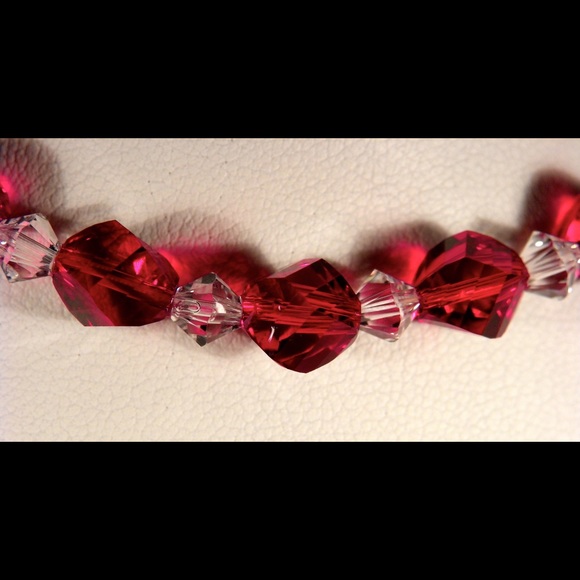 SOLD.     Reach and Dazzling Red Crystal Necklace. - Picture 2 of 4