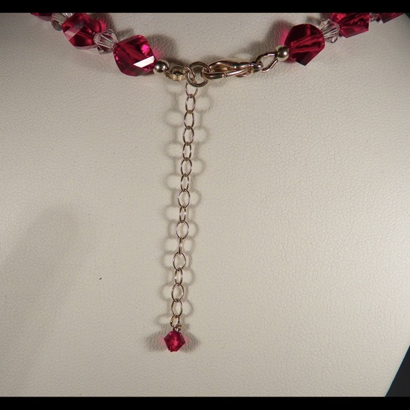 SOLD.     Reach and Dazzling Red Crystal Necklace. - Picture 3 of 4