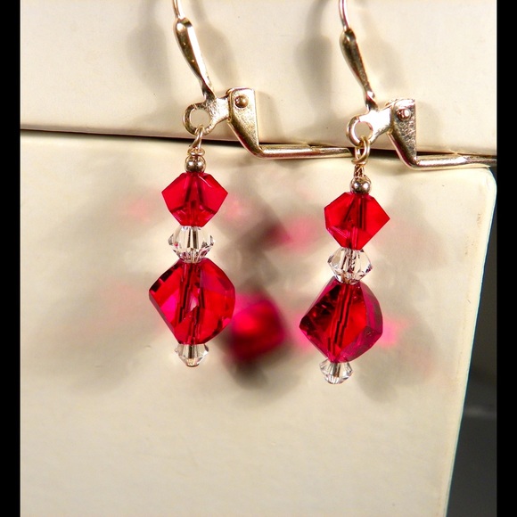 SOLD.     Reach and Dazzling Red Crystal Necklace. - Picture 4 of 4