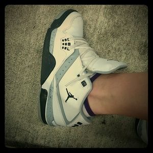 Jordans size 5.5 boys
