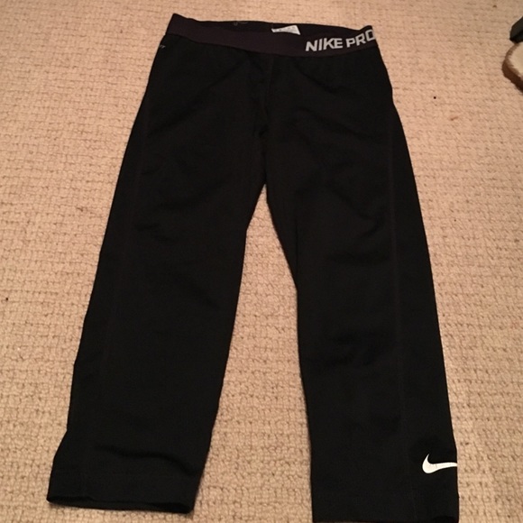 Nike pro capris