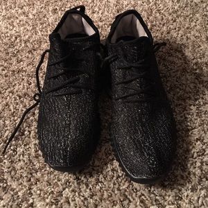 Black shoes that are very comfortable