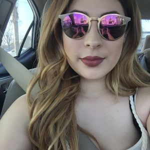 Meet your Posher, Neiba