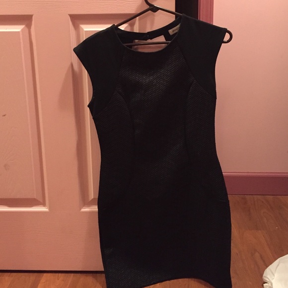 Black bodycon dress