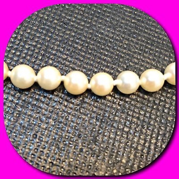 High Quality Strand Faux Pearl Necklace - Picture 3 of 4