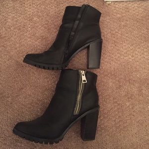 Heeled booties