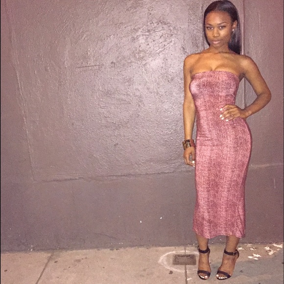Simple tube dress.