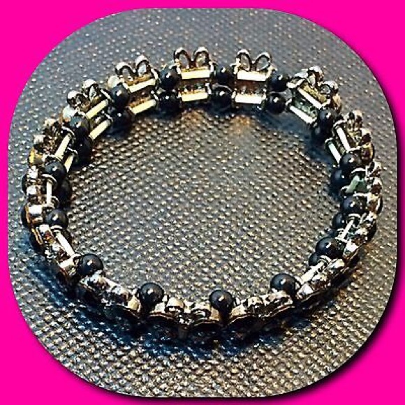 Black & Charcoal Butterfly Stretchy Bracelet - Picture 3 of 4