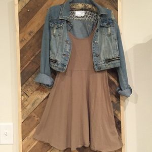 🎀 Outfit bundle! Tan dress w/ jean jacket
