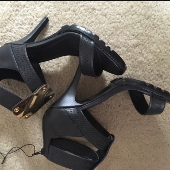 Torrid heels - Picture 3 of 3