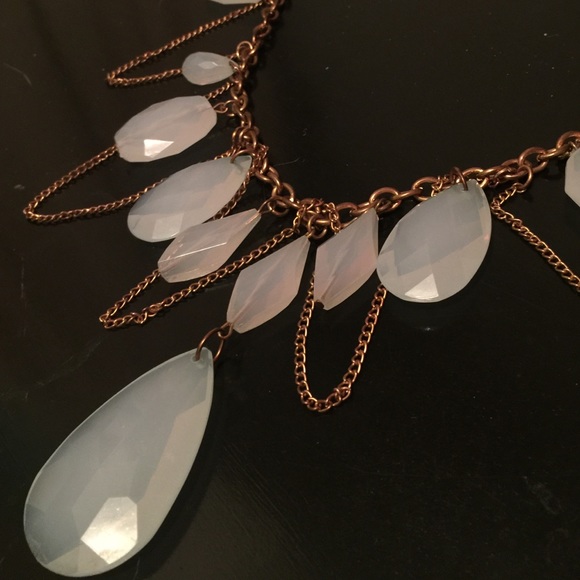 Short statement necklace - Picture 2 of 2