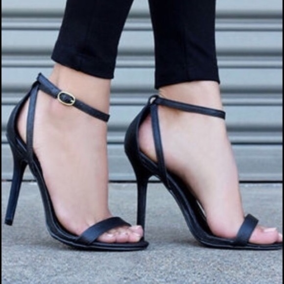 Lulus Shoes - NWOT Black strappy heels
