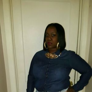 Meet your Posher, Demisha