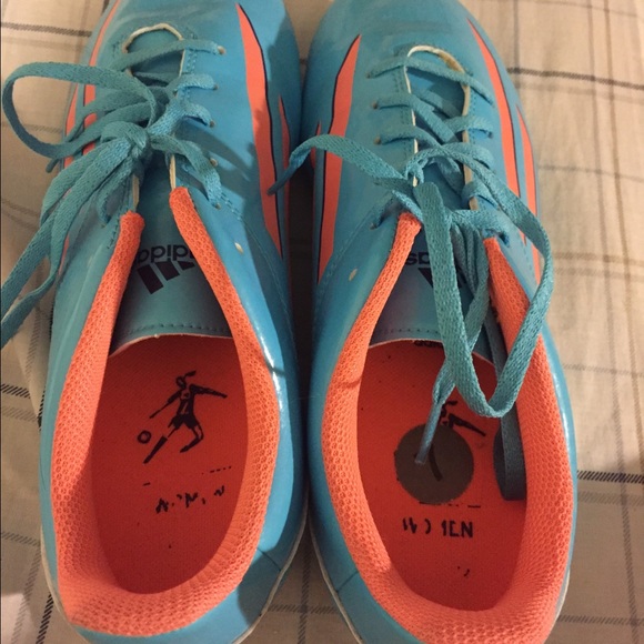 Women's size 7 soccer cleats