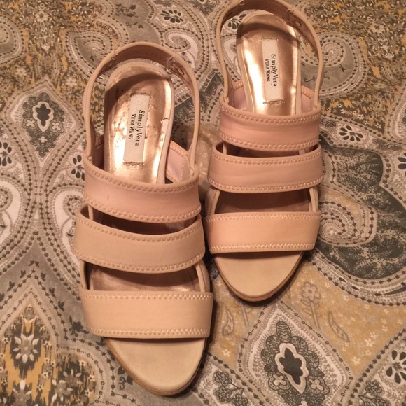 Vera weighing simply vera nude heels size 6M