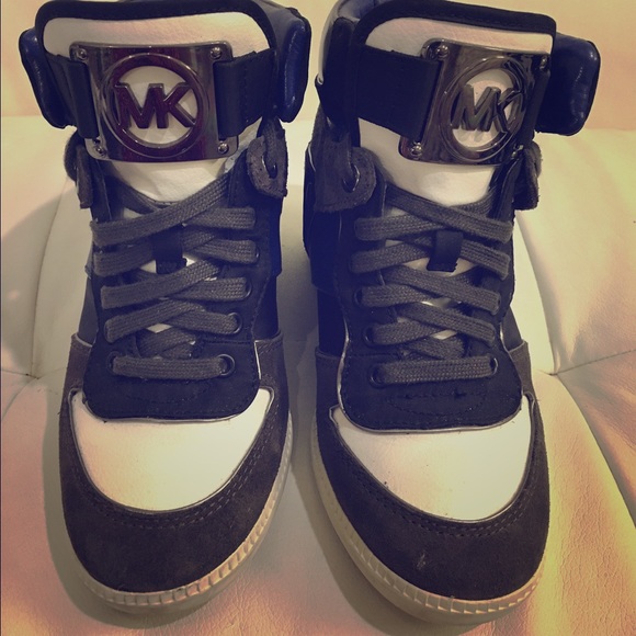 🚫SOLD OUT🚫Michael Kors High Top SZ.6