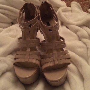 Nude patent leather zip back closure wedges