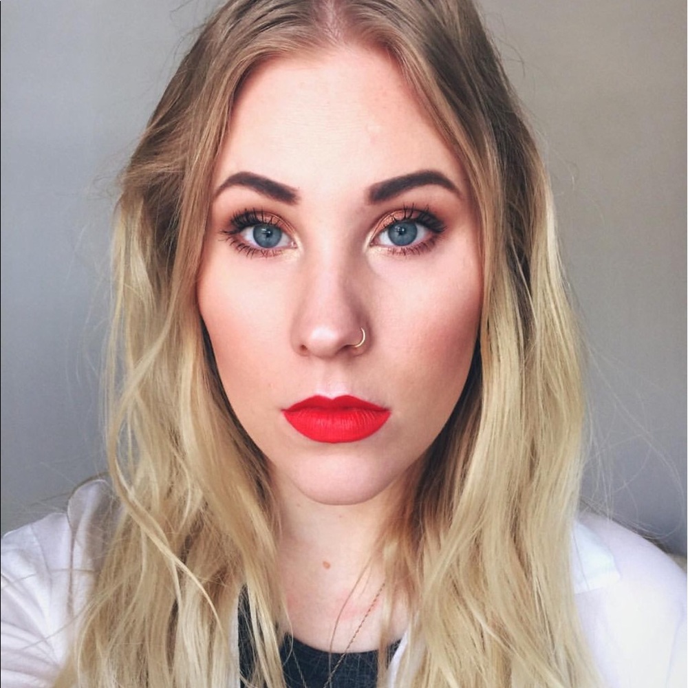 Meet your Posher, Abigail