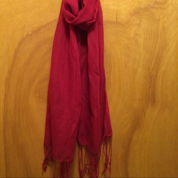 Red scarf! - Picture 2 of 2